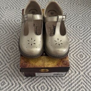 FootMates Pearl/Pale Gold T-Strap Dress Shoes